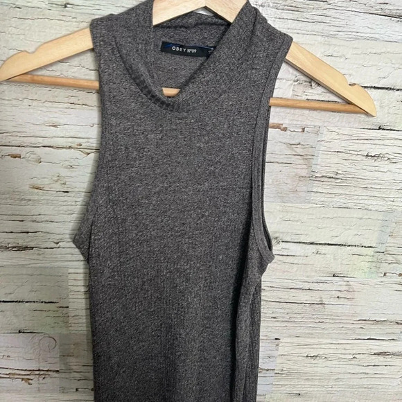 Obey gray cowlneck top sleeveless size  small - Picture 3 of 8